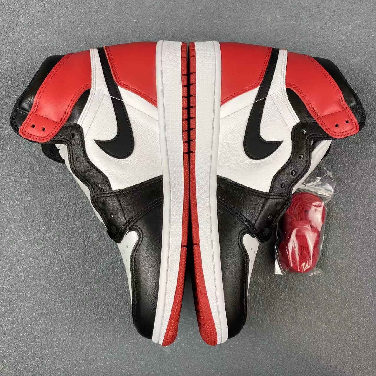 JORDAN 1 RETRO HIGH BLACKTOE