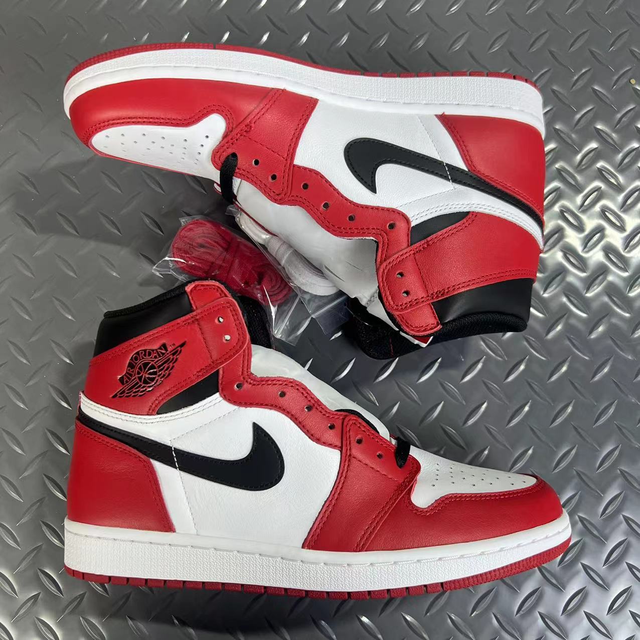 JORDAN 1 RETRO HIGH OG CHICAGO